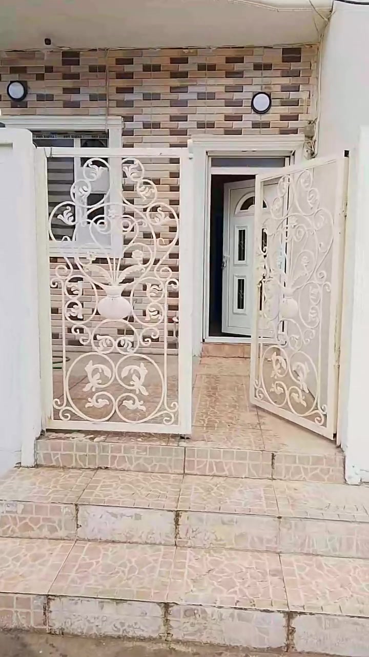 عندي بيت ایجار  في سليمانية منطقة رابرين   
100متر
غرف نوم 3
هول
صاله متبخ 
صحيات هولل 
بيت نضيف

وتساب ***********
تیلفون ***********
