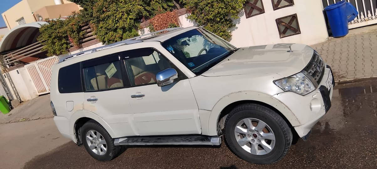 للبيع بالنجف معارض النجف الجديدة معرض بركات المصطفى متسوبيشي ( باجيرو )موديل 2010حبتور فول مواصفات المعروفةللأخير (1\1) رقم بغداد انگليزي دولي مميز السنويةمجدد لسنة20277
السيارة بيها صبغ عام أثر تجيه مگلوبة على صفحة السايق  كماموضح مع کافةالتفاصيل بالفيديو المرفق بالمنشور مع الصور
السيارةجاهزة بمعنى الكلمة من داخلها وخارجها
وجاهزة من محرك وگير وحداديةوتبريدمع تخم تاير كلها جاهزة بأذن الله مواصفاتها : -
(فتحة ودبل گیر اتوماتیک و دبل تانکي مع هوكات خلفي و أمامي مع محرك ٦سلند حجم3500 وگیر 7 نمر  مع فورويل و سعتها 7راكب مع تبريد 3قطع
غرفتها جديدة
و لايتات زنون مع بلاجكتورات مع  حساسات خلفية و شاشة جبيرة وكروس سرعة، مع يدات الابواب نيكل و دواخل السيارة لونين و مطعم صاج ، تحكم المري كهرباء و أشاير بالمري ، شاشة كبيرة و كامرة مع سبير تعليگ
  و بعد بيها مواصفات  ) معروضة ب(110$)ورقة و بيها مجال قليل والشراي يتصل و يتدلل رقمي بيه واتساب غير متواجد بالفيس 

 *********** النجف, العراق
