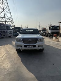 لاندكروز موديل2010 رقمها بغداد بسمي الدعامية الامامية والخليفة مصبوغات...