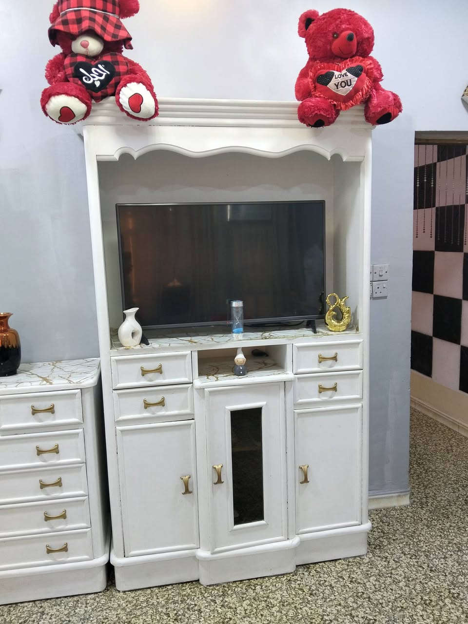 جربايه وميزتواليت وزاويه ميزاحذيه ومعرض تلفزيون 550000السعر بغداد الدوره ***********
