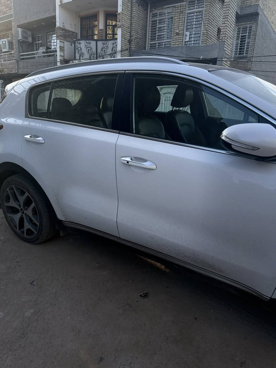 سلام عليكم للبيع سبورتج 2018جتي لاين اعلا فئه بلسبورتج رقم بغداد الجديدمكينه 2000 دوش ماشيه 135 حقيقي السياره بيه 3 قطع صبغ ومشتغليه شغل درجه اولى ومرتب والسياره احلا من الصور السعر 175 وبيه مجال للستفسار اتصل *********** متواجد فقط واتساب او الاتصال على الرقم
