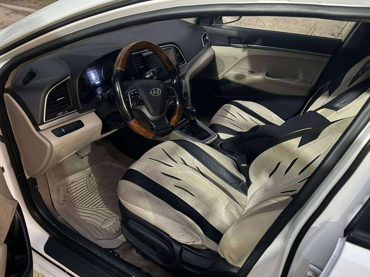 سلام عليكم النترا 2017 فول ماعد البصمه فتحه تحكمات أشاير بلمري شاشه رقم كربلاء دولي مباشر عنوان السياره كربلاء الحسينيه رقم موبايل ***********السعر ١٣٥ وبيه مجال قليل السونار مرفق ويه المنشور السياره جديده بمعنى الكلمه مالت جناي
