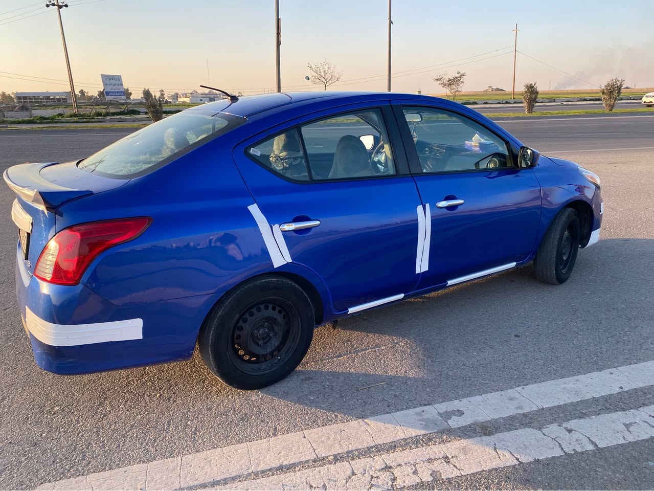 فيرسا لبيع موديل ٢٠١٦ حادثها جملغ خلفي او باب مدون دوخل او سندوق امبدل يعني ٣قطع 
رقم موبيل *********** كركوك, العراق
