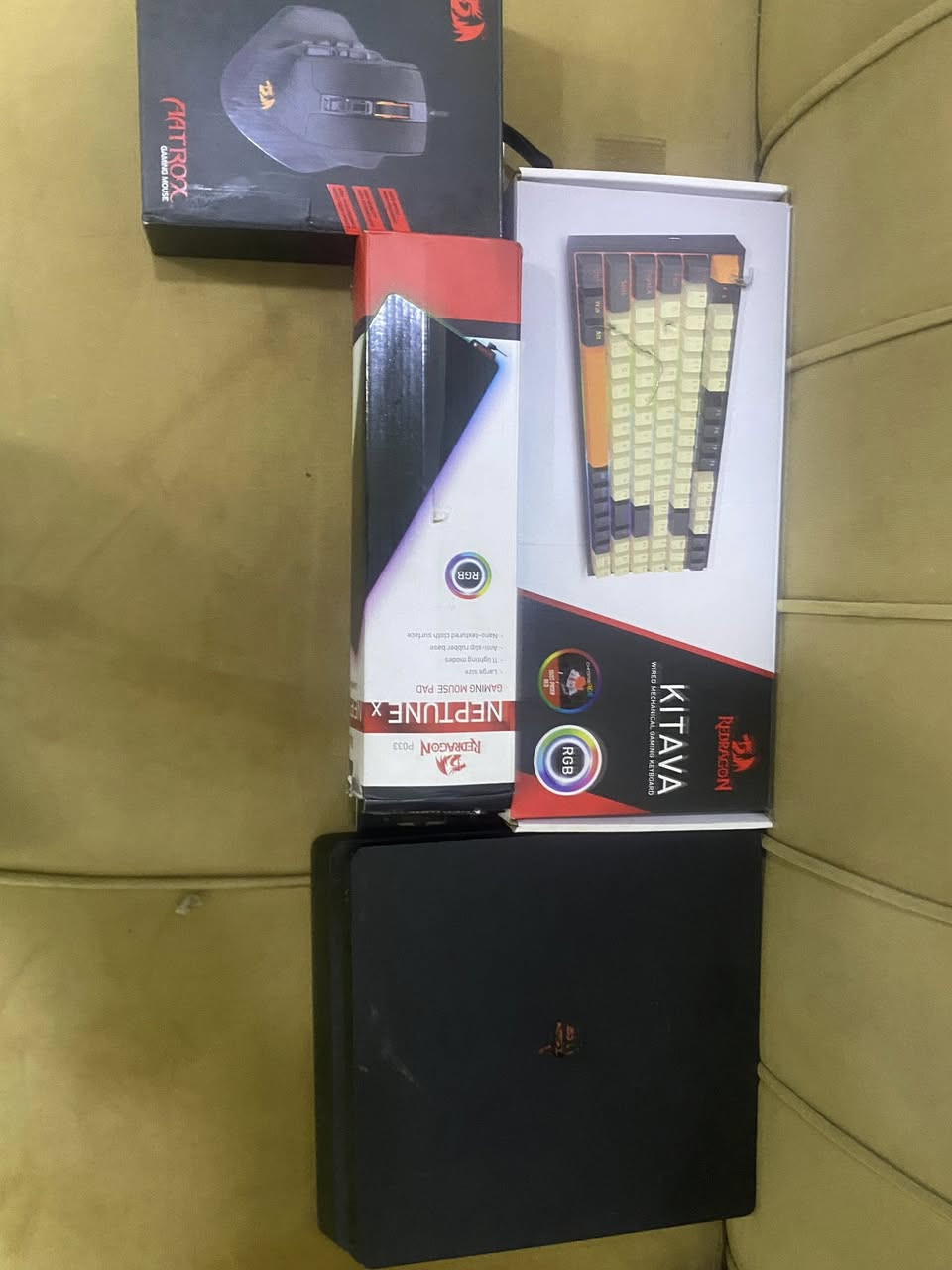 سلام عليكم بلي فور P4سلم مستعمل بدون ملحقات فقط كيبل ربط الاصلي وكيبل HDمع ماوس وكيبورد وماوس باد هديه المكان بغداد الكريعات الرقم ***********السعر 250 قفل
