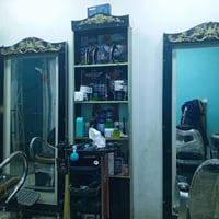 يالله من رخصه الادمن غراض حلاقه للبيع مرايا عدد ثنين مع رف وصطي مع عرب...