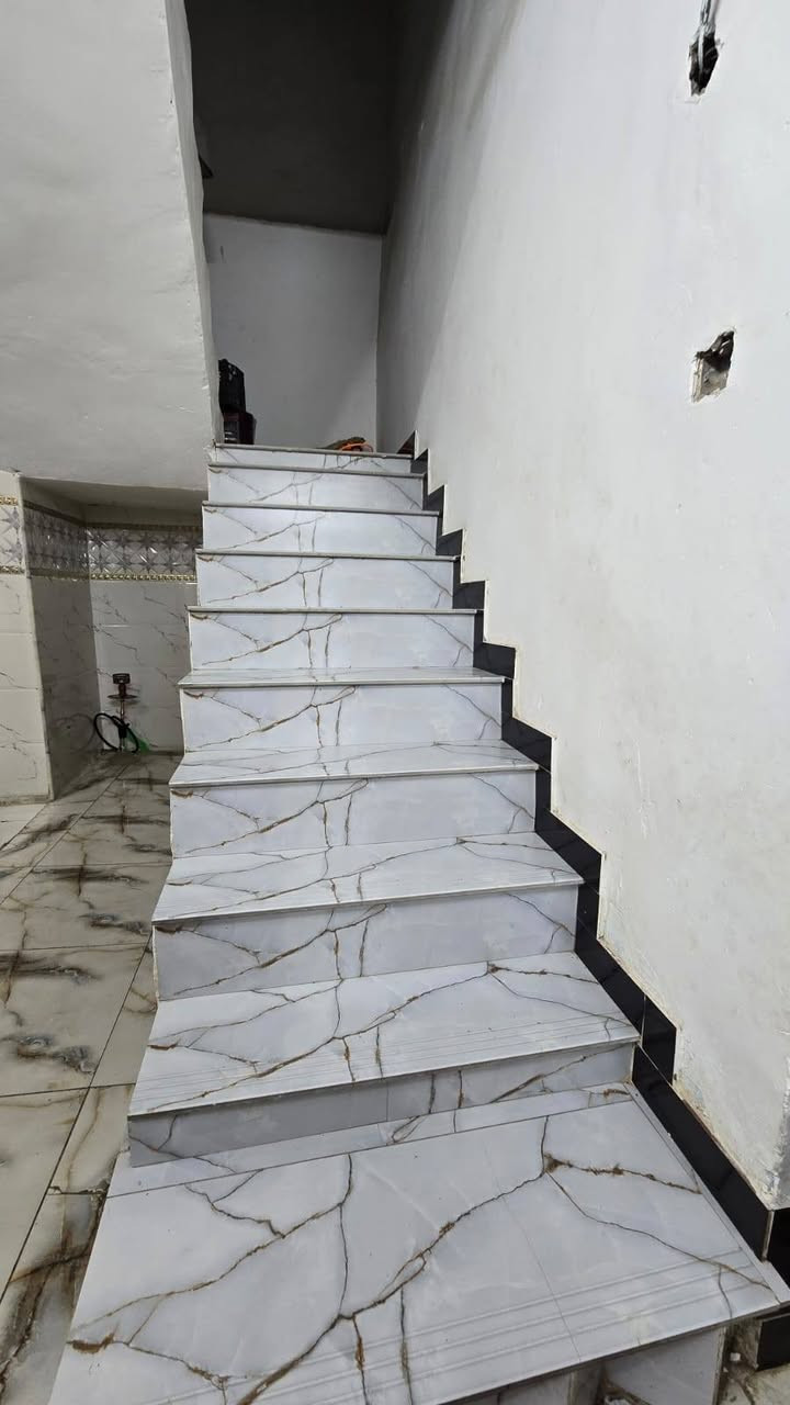 السلام عليكم بيت رهن غرفتين وصاله ومطبخ استقبال صحيات داخلي وخارجي سعر الرهن ١٢ مليون الاستفسار على الرقم ***********
