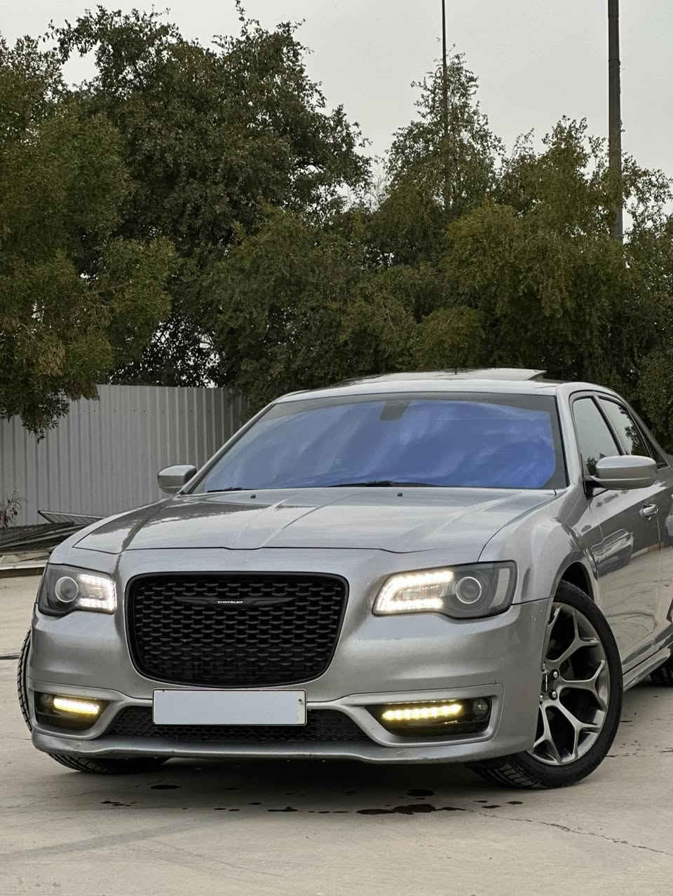 السلام عليكم 
اوباما 2018 S كلين تايتل كندي 🇨🇦 السياره حيل جديده وأحلى من الصور  كفاله عامة من الصبغ والتبديل بيها بس تعديل بارد كلش صغير وميبين  اصلا 

المواصفات 
 بصمه 
بانوراما  
دبل لحية 
بردة خلفية 
شفتات ستيرن 
تشغيل عن بعد 
كشن امامي خلفي تدفئه 
تحكمات أستيرن 
مري هيتر 
تبريد قطعتين 
وباقي مواصفات ال S المعروفه رقم  سليمانية باسمي تحويل ثاني يوم 
مكان السياره / بغداد 
للاتصال 
 ***********
