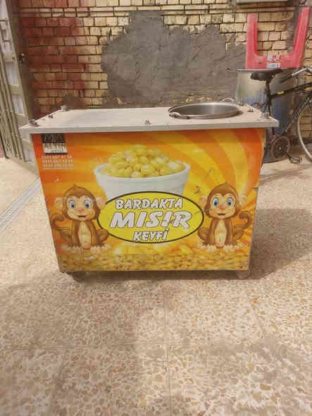 عربانه لبلبي اذره تشتغل كلشي جديده بس متروكه يعني اغسله واشتغل كامله حته طباخ بيه من الداخل متحركه 
مكاني الشعله السلاميات سعره 150 
الاتصال ***********
