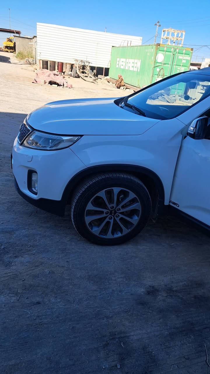 السلام عليكم سورنتو للبيع 2014 فول مواصفات بانوراما ويل 19 تخم تاير سياره خير من الله‎0772 880 3062
