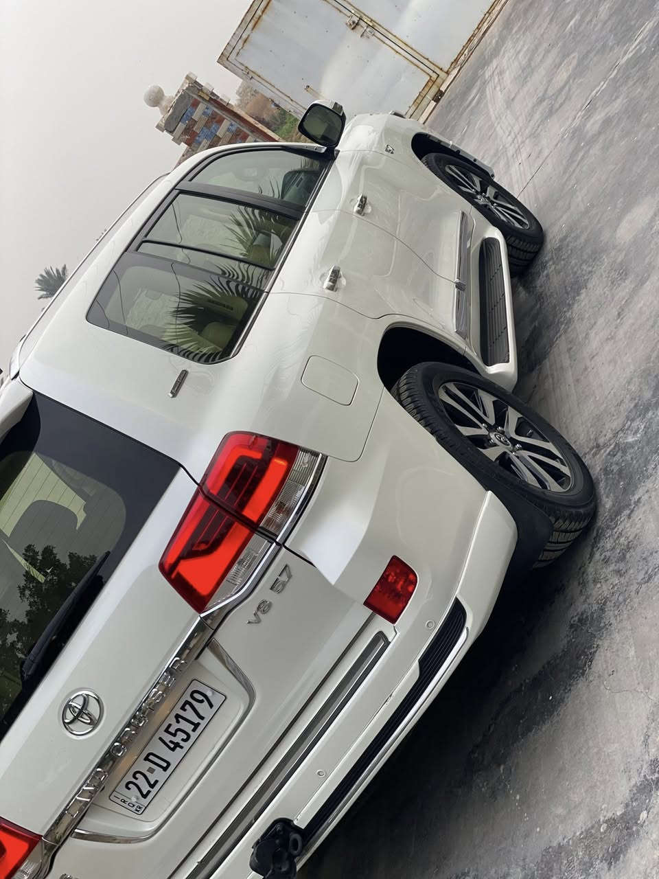 السلام عليكم عندي لاندكروز 2017  VXS ام الرادر مواصفات لكرز  السياره كفاله عامه من الصبغ والضربه والتبديل ماشي 90الف رقم اربيل بااسمي تحويل ثاني يوم 
محرك 8 سلندر 5700
جكات
بصمات
جنطه كهرباء
3 شاشات
فتحه
تشغيل عن بعد
مقاعد خزن ميموري
محيتاج اذكر الباقي هي لكرز مواصفات
مكاني بغداد
السسسسسعر 545
للاتصال ***********
