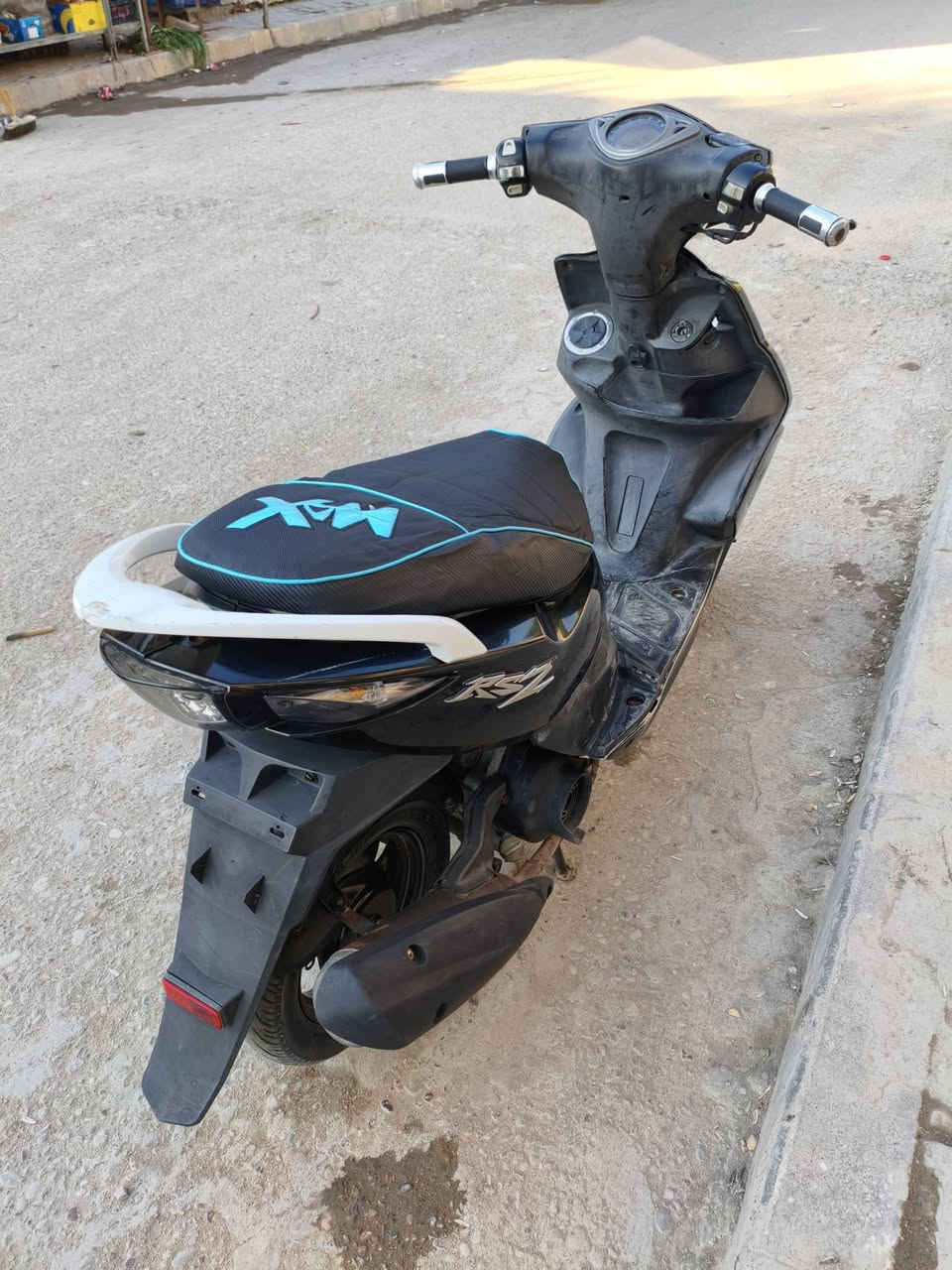 للبيع ماكس مضلع ياباني حاويه رمبه كفاله محرك بالكارتون تجيب فيتر وتفحص كلشي شغاله بلاد ما مفتوحه  دراجه كله بلاد من الطول لطول الدراجه تاخذه تدعيلي عليه جديده كهربايات سلف هندر اشاير رباعيه كلشي شغال دراجه جاهزه السعر 800 مجال لشراي رقم الهاتف *********** المكان البصرة قضاءالقرنة
