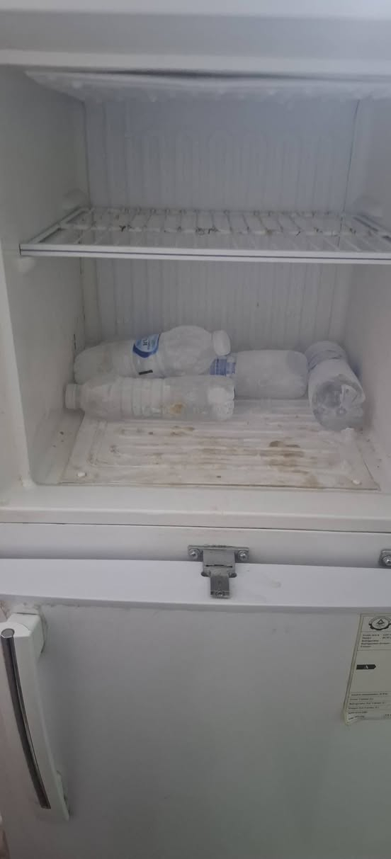 مرحبا ثلاجة ماركة اوسكار حجم 14 قدم شغالة وظمان بشغلهة نظافتهة [💯 ] نظام تجميد كلش نظيفة للبيع سعرهة 190 بيهة مجال بسيط تواصل ***********
