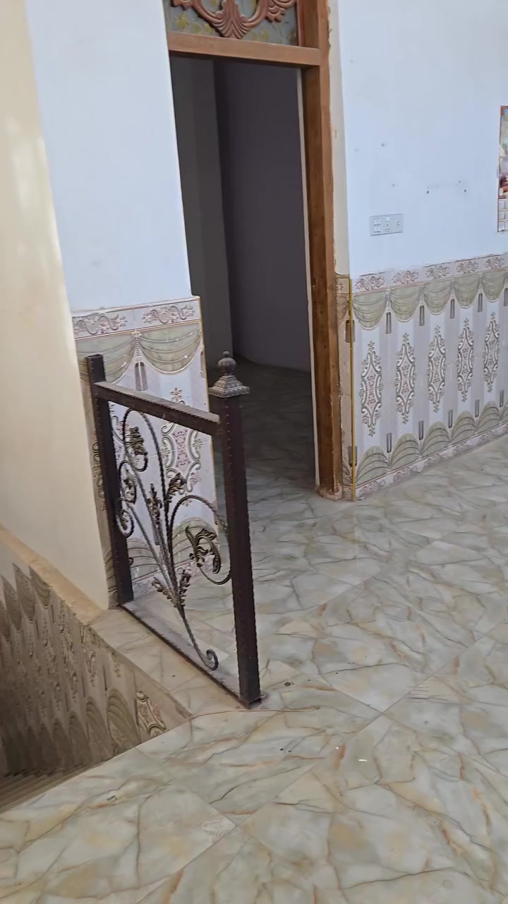 شقة للايجار ع شارع المحيط من جهة مدرسة النبراس للاستفسار الاتصال ع الرقم *********** او ترك رسالة ع ماسنجر .
تتكون الشقة من غرفتين ومطبخ وصالة وصحيات وسطح.
مساحة الشقة ١١٠ متر.
