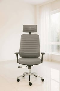 كراسي • للبيع • كمية