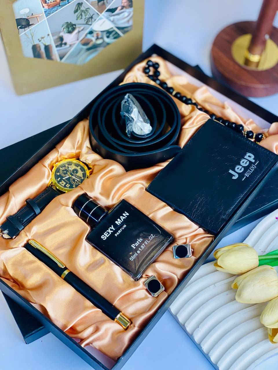 ❤️ بوكس هدية رجالي ❤️
تستحقون كل شي مميز وفرنالكم أحلا وأجمل بكج مميز رجالي تهدوا للأب أو الأخ أو الزوج أو الحبيب ❤️❤️

🎁 البوكس مكون من :
ساعة ⌚️ 
عطر 👃 
محفضة 💼 
حزام ⚪ 
سبحة 📿 
قلم 🖋 
أزرار 📍📍

🎁 أناقة الرجل تكتمل مع أجمل بوكس رجالي 💋
✅ الساعة مقاومة للماء ✔️
✅ عطر فواح رجالي ✔️
✅ محفظة جلد أصلي ✔️
✅ حزام جلد طبيعي ✔️
✅ سبحة أنيقة✔️
✅ قلم حبر الأصلي ✔️
✅ أزرار لتكتمل أناقتك ✔️

وكل هذا بسعر مميز .. 💯❤️‍🔥
سعر البوكس : 36 الف والتوصيل مجاني لفترة محدودة للحجز والاستفسار مراسلة الصفحة وشرط الفحص بوجود المندوب أي اختلاف بي يترجع وتدللون 
🚘 متوفر خدمة توصيل لجميع محافظات  🚘


**إذا كنت صاحب هذا الإعلان وتريد حذفه لأي سبب، رجاءا أرسل رسالة إلى الدعم الفني**