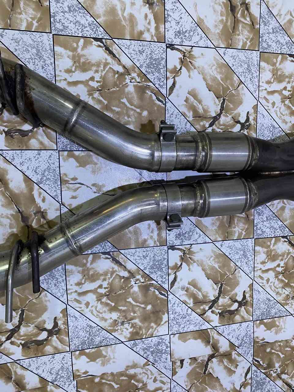 سلام عليكم 
اخوان كزوز كورسا بلت امريكي 
كزوز من النوادر صوت مرعب 
علي بوابات 
كله قفايص ماكو شي اسمه لحيم جيب وشد قفيص
مكاني بصره 
***********
