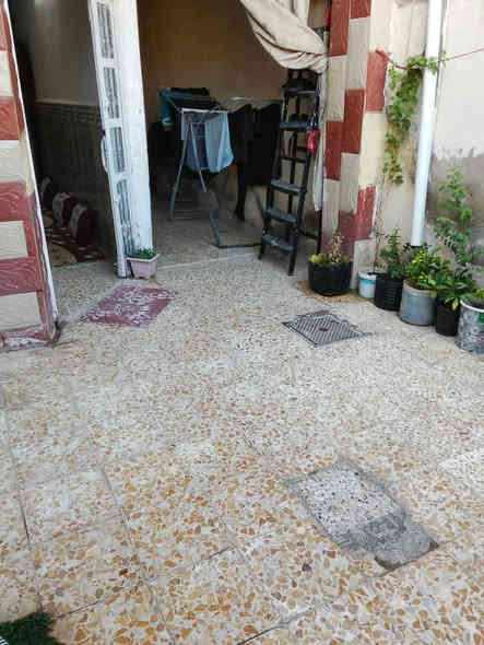 للايجار ..100م حي البساتين  شارع اسواق رسل   غرفتين صاله ومطبخ وخدمات مع طرمه وخدمات  بدل الايجار 300 للاتصال ***********
