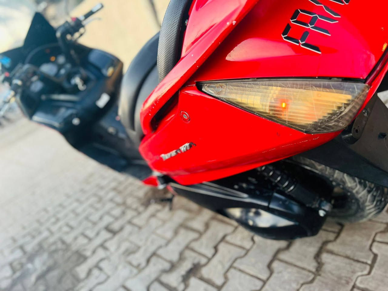 السلام عليكم سلفر ونج مكينة مكفولة 400اوفر اي بي اس سودة رون1 حماوة متعبر ٣طابوكات ثابتة كهربائيات كلهة شغالة دشبول كلة شغال معدل 180دراجة مال جني ربع متذب عليه جامة طويلة سعره مناسب 950 مكاني بغداد حي اور او مدينة ***********رقمي
