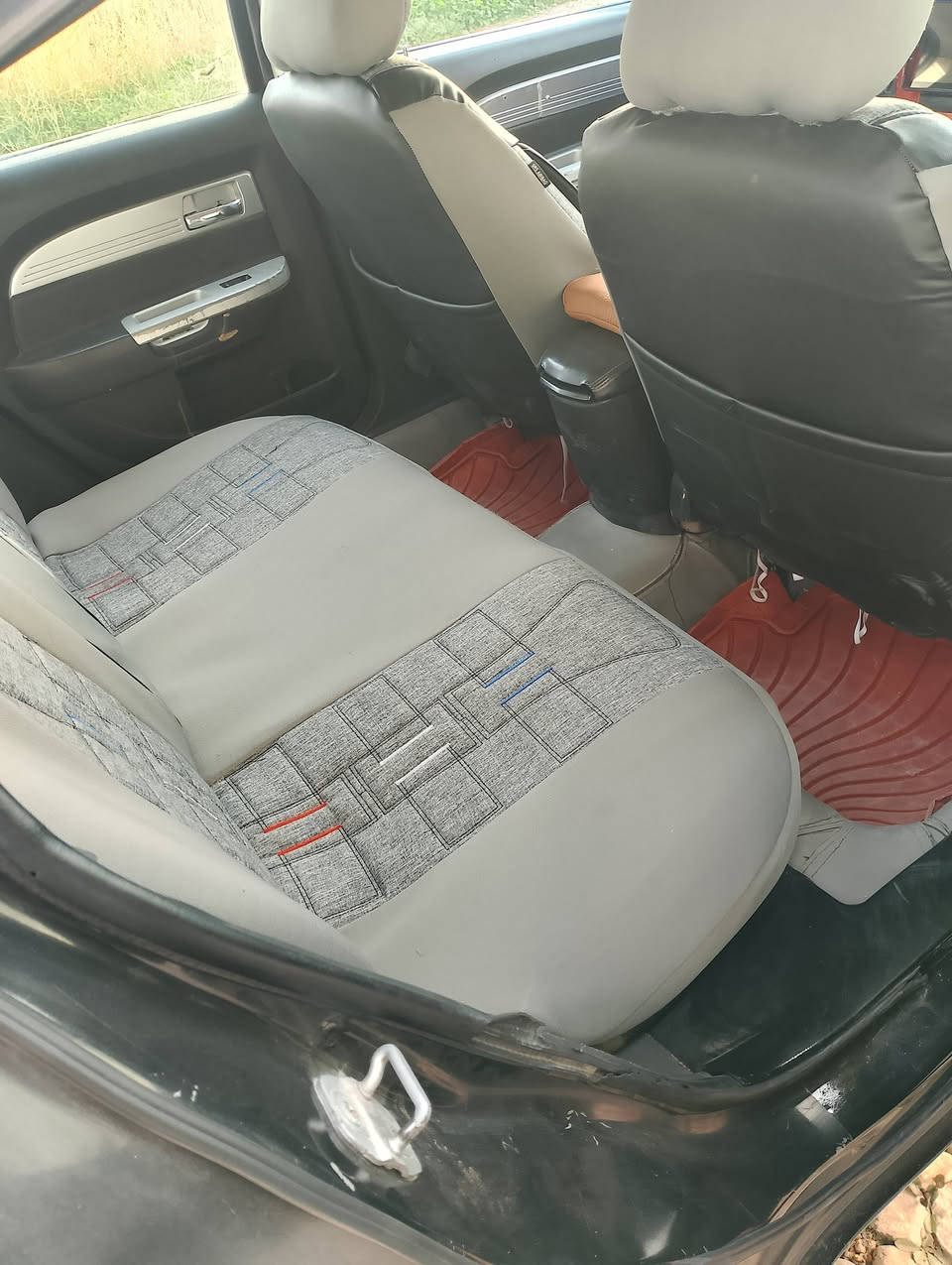 كلايسر سي 200 موديل 2009 سيارة بأسمي كاملة وما بيها اي نقص نضيفة حيل العنوان ديالى  سعر 70 وبيها مجال متواجد واتس ***********
