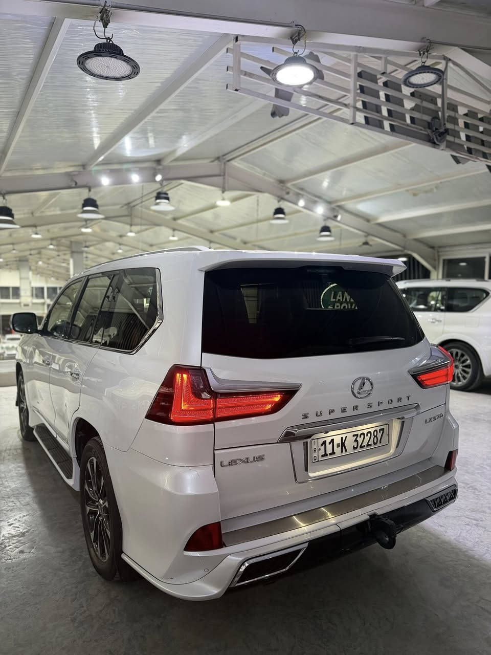 سلام عليكم 
لكزز 2021 بريم 
فول مواصفات 
بيهة بارد بلباب الخلف الصدر وبلجاملغ الامامي
ماشية 65 الف كيلو 
مكان السيارة بغداد الكاظمية جكوك
السعر 76 الف وبيهة مجال بسيط
***********
