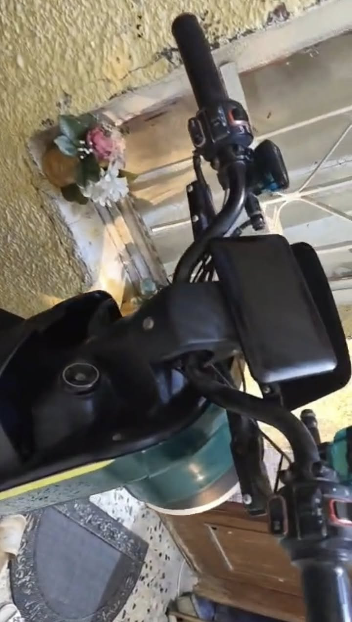 سلام عليكم دراجه R9 موديل 2025 ملف1500 نحاس كهربائيات كامله بس البطاريه مالتهة عطلانه للبيع او المراوس الرقم *********** المكان البصره خمسه ميل السعر خاص
