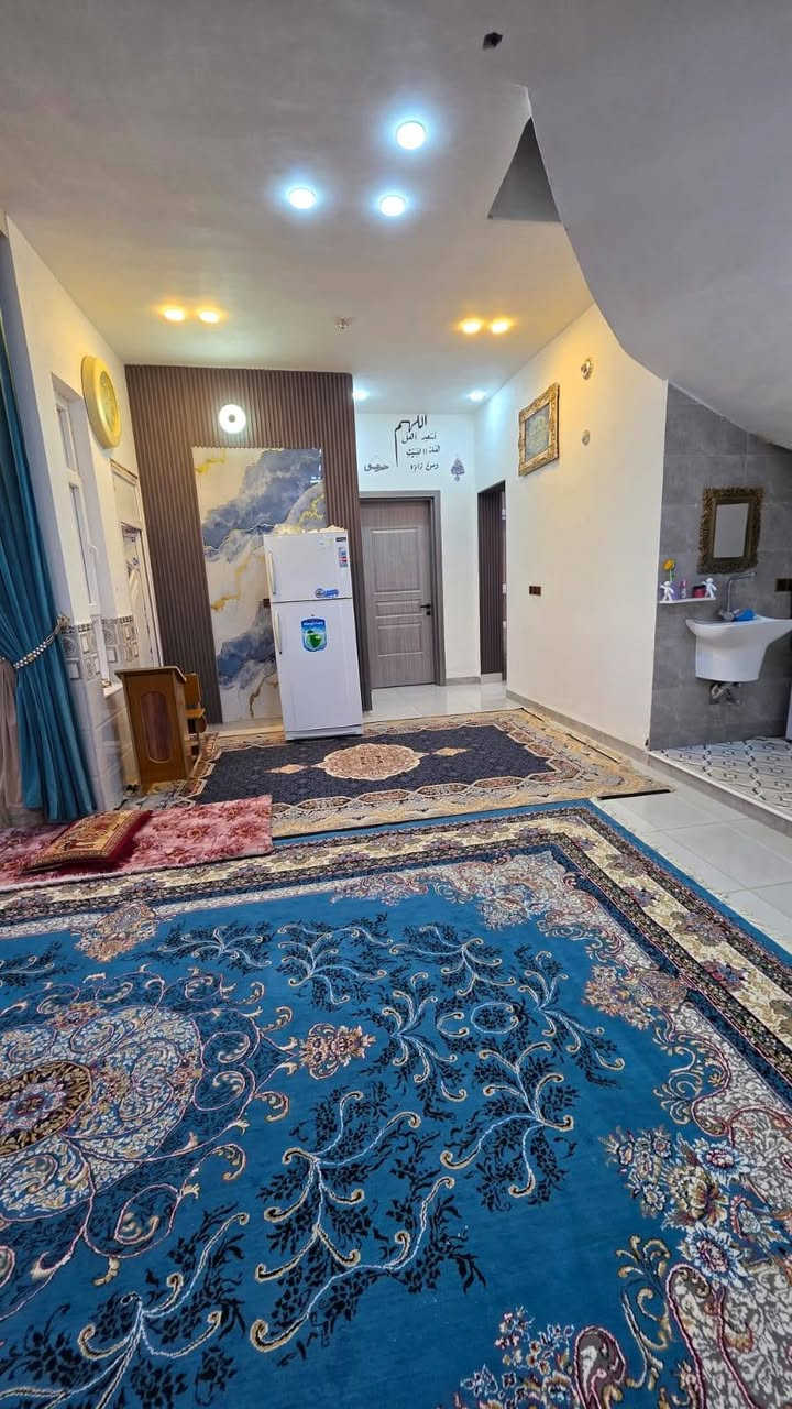 السلام عليكم دار للبيع مساحته البيت 150متر
البيت يشمل 
صاله الطول 8والعرض 5
استقبال الطول 7والعرض 4
مطبخ البارد الطول 4 والعرض 3ونص
والمطبخ الحار الطول 2ونص والعرض 2ونص
غرفتين نوم واحده الطول 6 والعرض 4
والغرفه الثانيه الطول 4 والعرض 3ونص
صحيات داخليه وخارجيه
الطابق الثاني 
غرفه وحده الطول 4والعرض 4
البيت حديث البناء مالته
للاتصال على الرقم ***********
