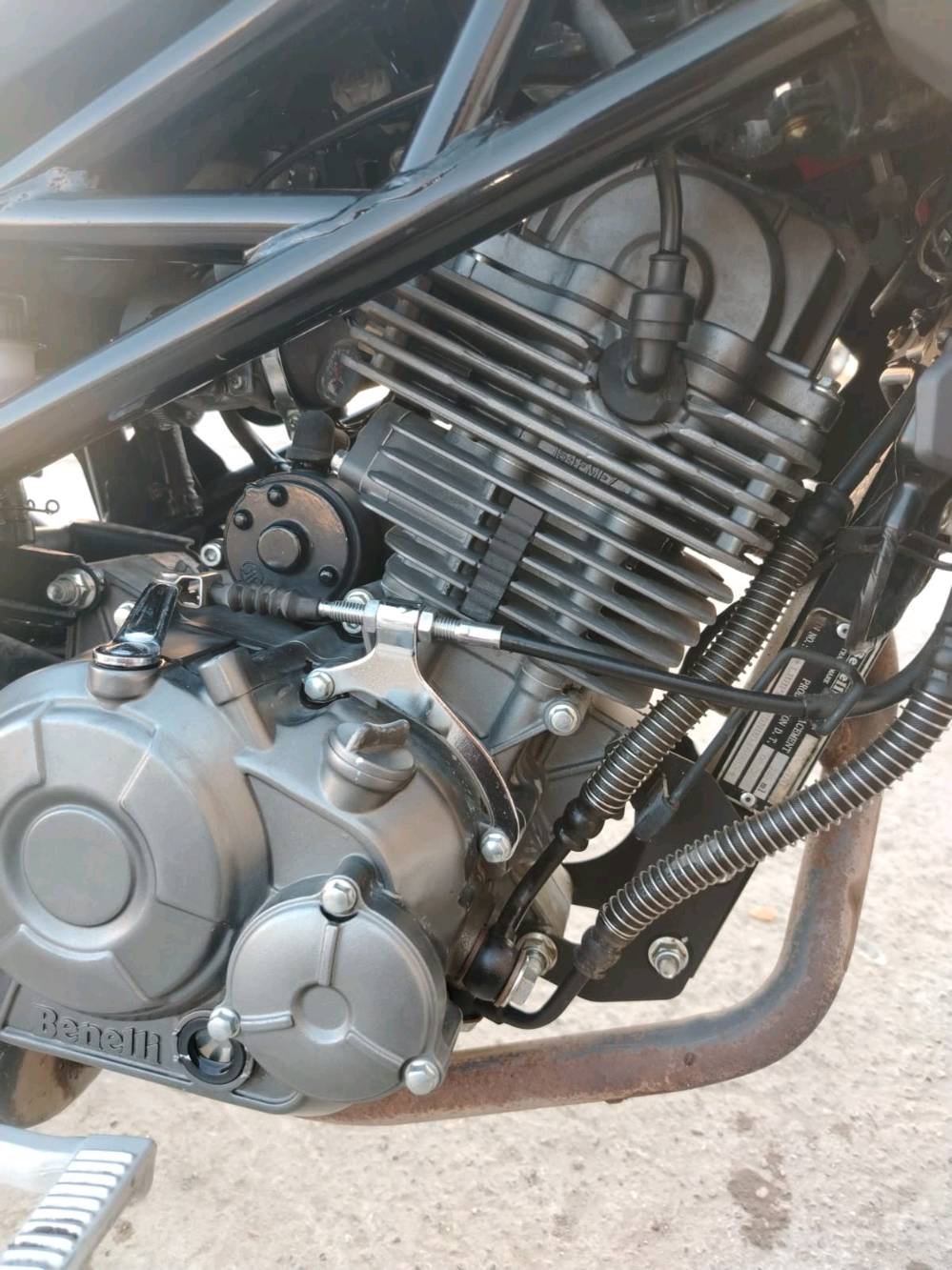 سلام عليكم دراجه بنلي135 موديل2022 نازله ب2023 رقم بغداد تحويل مباشر  ماشية 14  الدراجه ممفتوحه  تايرات زوج جديد وياها سيباية وصندوك قماش عنواني بغداد حي اور ***********