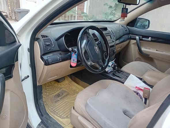 سورنتو 15 خليجي مكفول من الصبغ والضربةعدا شوية بارد  رقم سماوة مشروع وطني السيارة باسمي السعر 160 اللون ابيض مكانها بغداد بلديات مكينة 2400
7 راكب 
***********
