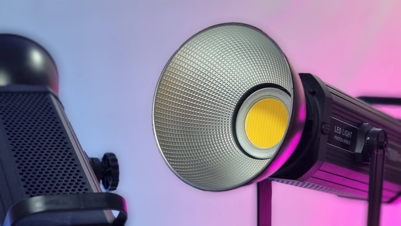 اضاءة فديو مستمرة 600 واط من شركة YSKE 
باي كلر 
شمسي ابيض ثلجي
تحكم كلفن
تحكم بقوة الاضاءة 
شاشة كبيرة 
فانات تبريد عدد ٢ صامت
تحكم تطبيق موبايل
جديد متوفر توصيل  ***********
