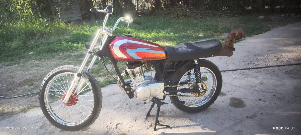 سلام عليكم دراجه للبيع موديل 23 ولشاصي موديل عشرين لنضافه فول كله جديد شلعه ومعدل تشك لكاع (اوراق صولي )مكاني حله مركز  سعر ٤٥٠وبيه مجال رقم ***********
