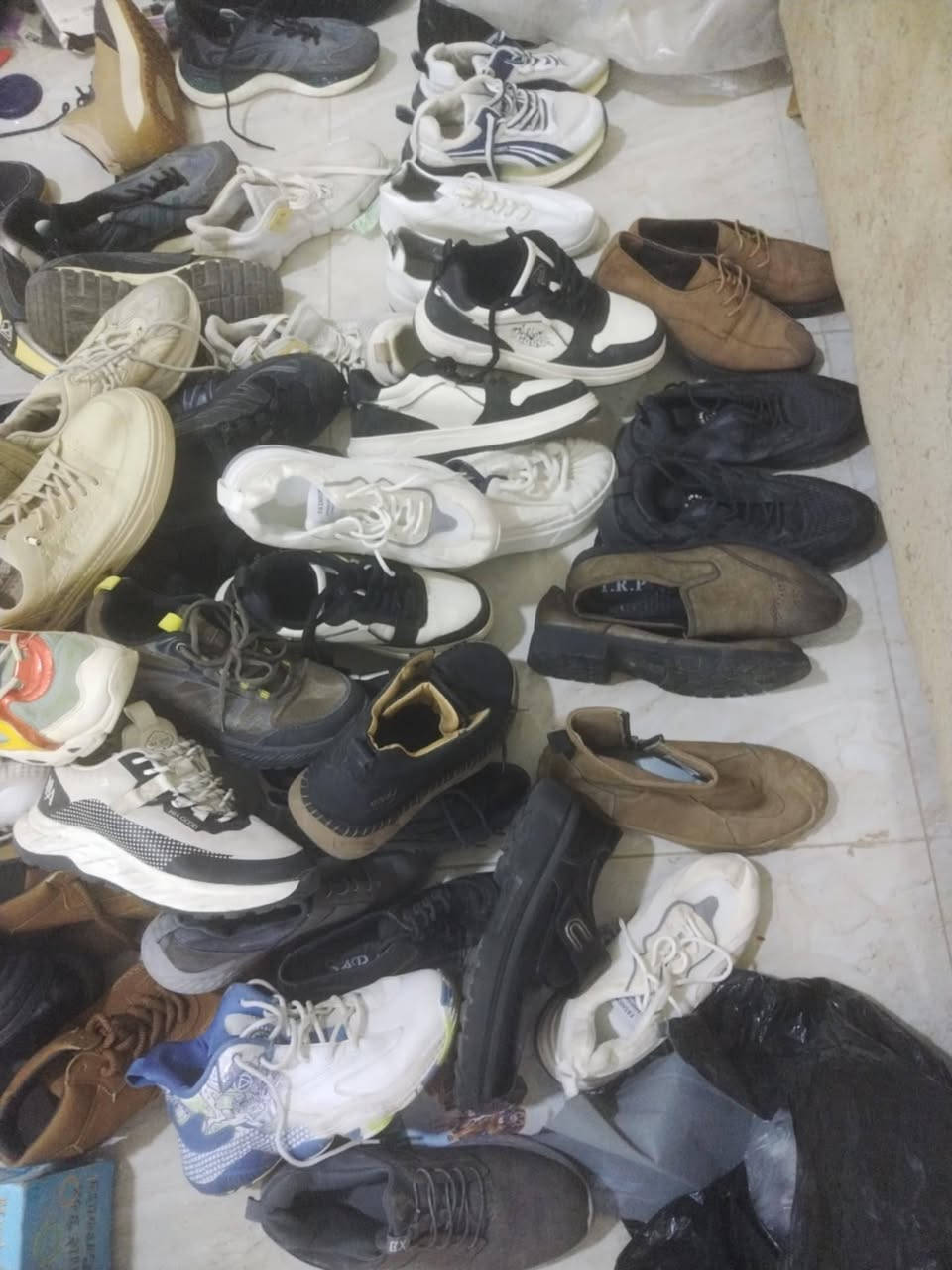 السلام عليكم احذيه باله وربي مستخدم شليفين ٤٠ قطعه تقريب الي يفيدنه خاص ويدلل


**إذا كنت صاحب هذا الإعلان وتريد حذفه لأي سبب، رجاءا أرسل رسالة إلى الدعم الفني**