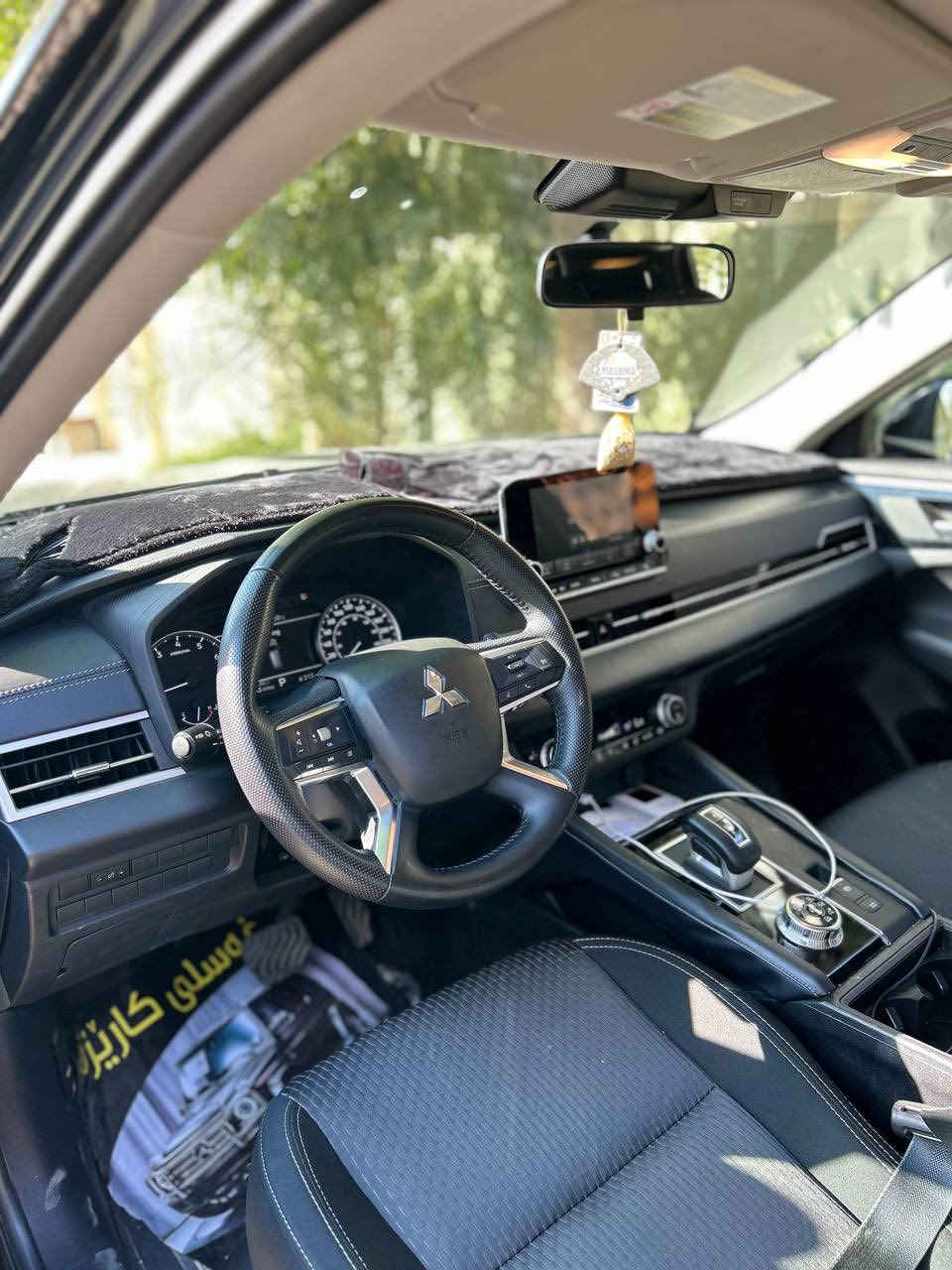 سلام وعليكم

للبيع | ميتسوبيشي أوتلاندر 2023 | 7 راكب | S-AWC 🚗

سياره بجم كبس صور الحادث مرفق مع الصور

سيارة نظيفة ومميزة، موديل 2023، 7 راكب، دفع رباعي S-AWC، شكل عصري وثبات عالي وراحة بالسواقة، مناسبة للعائلة والسفر.

✅ مكينة 2.5
✅ قير أوتوماتيك CVT
✅ دفع رباعي S-AWC
✅ رادار
✅ حساسات أمامية وخلفية
✅ تحكم ستيرن
✅ مثبت سرعة
✅ شفتات تبديل بالستيرن (شفات)
✅ شاشة وكاميرا
✅ إضاءة LED
✅ تكييف ممتاز
✅ تشغيل بصمة / سمارت كي (حسب الفئة)
✅ اقتصادية بالبنزين
✅ مساحة واسعة وشنطة كبيرة

سيارة تجمع بين الفخامة، الراحة، والأمان، وجاهزة للاستخدام.

📞 للاستفسار والتفاصيل أكثر – مراسلة أو اتصال

(***********)
