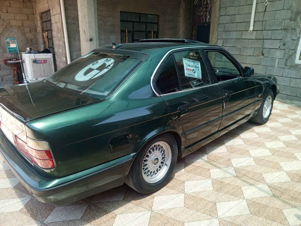 السلام عليكم
بي ام حجم 520 

موديل 1991

رقم بغداد بسمي 
 
فول اوتوماتيك

محرك مسكر عدل 

تبريد ثلج 

كشنات جلد 

سنويه لغايه 29

تخم تاير 

السعر 45 وبيها مجال قليل 

مكاني الخالديه رقم الهاتف ***********
اذا اكو بي ام 735 يرهم مراوس
