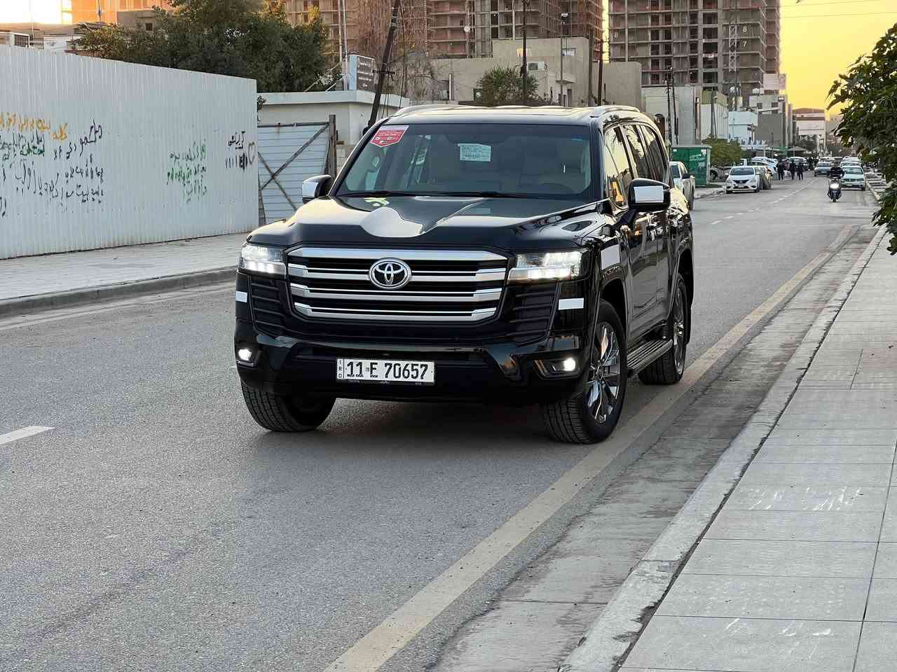 تويتا لاندكروز  2022 ساز اصل  باب اول ام تطبيق 
ام الضمان لون اسود 
كفاله عامه من الشخط والبارد والرصعه بعدها على وضع الشركه 
‏‎عداد المسافه:25الف  كم حقيقي 
مواصفات :
جنطه خلفي كهربا 
سلايد(فتحة قمارة)
السياره شركه ساز باب أول  
‏‎ حجم المكينه 6 سلندر سياره قياده وشلعه صاروخ
شاحن لاسلكي
مري قلاب
زراك لايت
بكلايت LED
كشاف ضباب امامي LED
‏‎كراسي جلد  اصلي
تشغيل عن بعد 

🛑 السعر سوي تعليق يصل مباشرة 🤖 

مري كهرباء ‏‎
كامرة خلفية
ايرباك عدد8
‏‎تحكم_استيرن
‏‎استيرن صاج
كراسي كهربا عدد2
‏‎دواخل صاج
‏‎دفلوك
‏‎نظام قفل اكسل
‏‎نظام مساعد الدوران
‏‎نظام صعود جبل ‎
‏‎دوسات ليزرية كتابة LAND CRUISER
‏‎ثلاجة
 كير (عادي+اوتوماتيك)
‏‎ حساس (امامي+خلفي)
‏‎ لحية (امامية+خلفية)بلادي 
‏‎لايت عدسة زنون
‏‎نظام تحكم بمستوى الضوء الخارجي(مستوى اللايت الخارجي)
‏‎مري كهرباء (شفط) AUTO
ملاحضه سياره مكفوله كفاله بعدها شركه  
العنوان /  بغداد السيدية

رقم صاحب السيارة 
*********** المهندس علي
