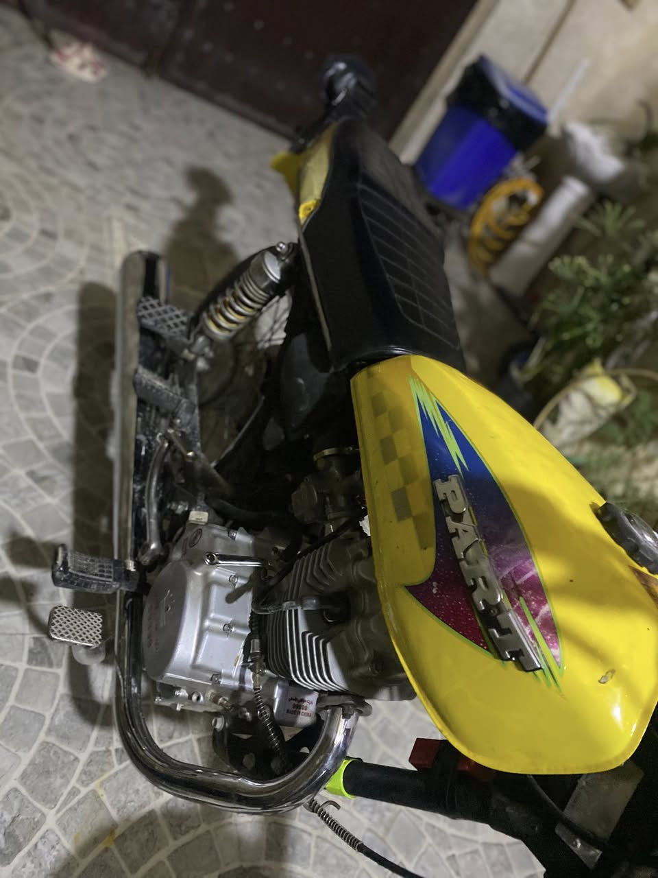 السلام عليكم
دراجه بارت مفتوحه 

الدراجه مكينته خرسه شرط 

شرط شلعه ومعدل نار 

اغراظه كله اصليه الدبلات الكشن التانكي الظفيره الجوزه اليايت الشاصي الكشن الوياله الستيرن كلو بارت ومختم شرط 

الدراجه لا بيه صرف ولا نفخ 

سعره ٤٥٠ وبيه مجال للطيبين 

ويرهم مراوس ويه دراجه شحن أو فورزه 

مكاني حي الفلاح 

 قم ***********
