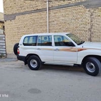 يالله السلام عليكم اخوان لاندكروز مونيكا موديل 2000 محرك وكير عادي سيا...