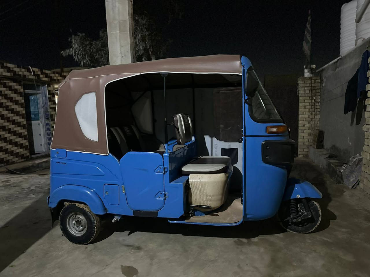 تكتك لبيع 22شهر12مضلع كفاله بغداد النهروان ***********
