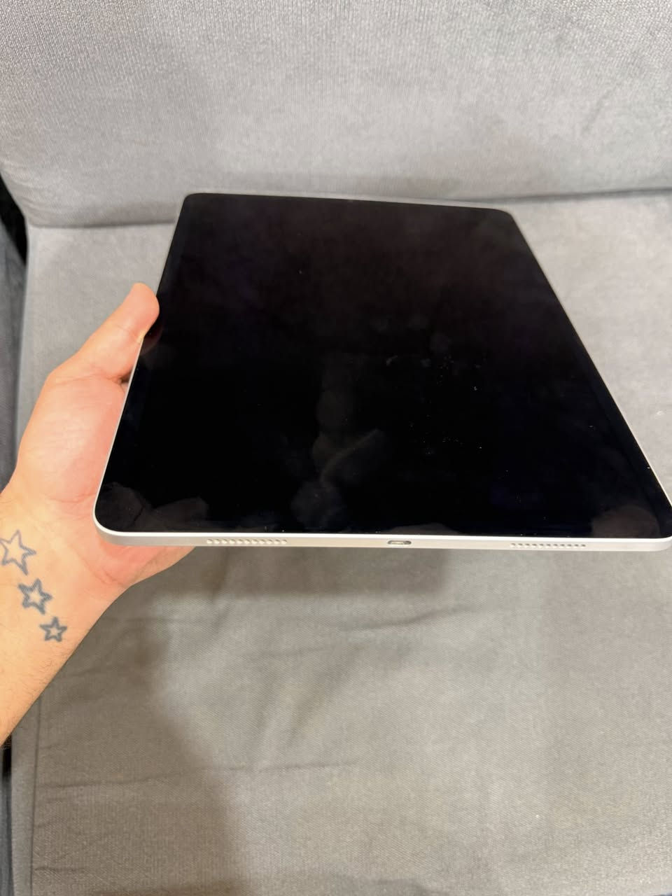 ايباد m1 حجم 12.9 ذاكره 256  بطاريه 79   ***********
