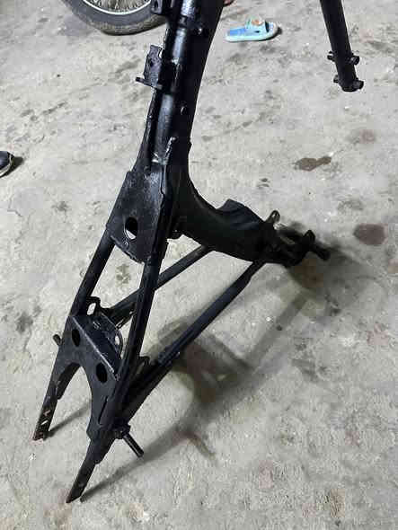 شاصي للبيع مال نامه شلامجه بوريه ضعيفه لا عواج ولا لحيم مكفول مصبوغ حراري سعره ٦٠ قفله بدون مداهر مكاني كزيزه ***********
