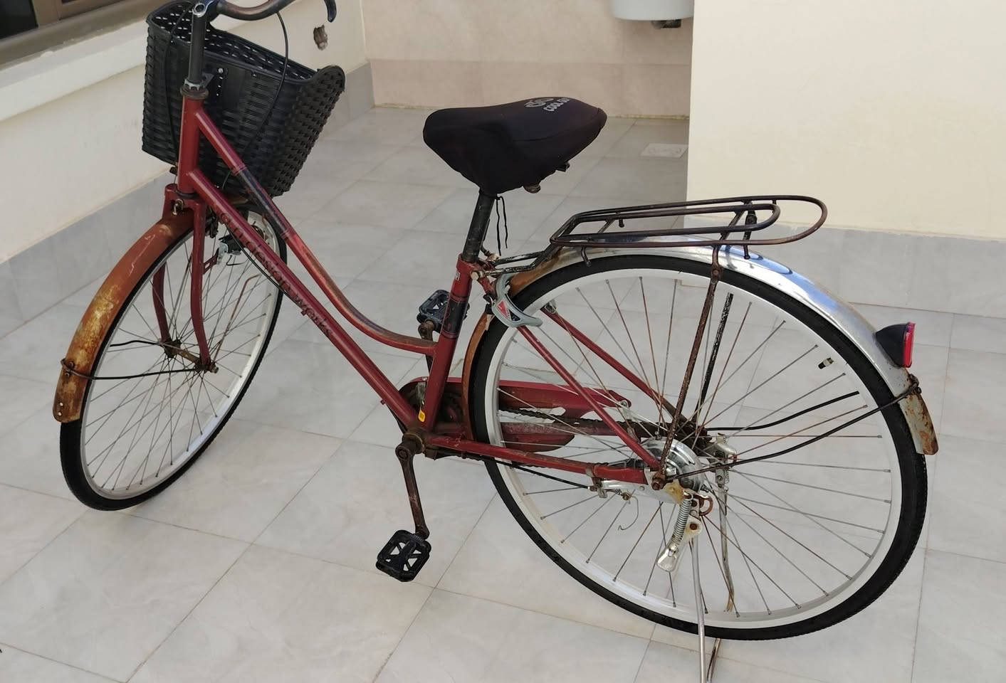 بايسكل حجم 27 ياباني مال حاويه نظيف السعر 70 الف بي مجال بسيط. 
الاتصال علئ الارقام التاليه: 
***********
***********
