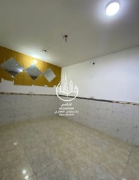 للايجــــــــــــار ✅ . شقه للايجار في الاربع شوارع بناء حديث  .  مواص...