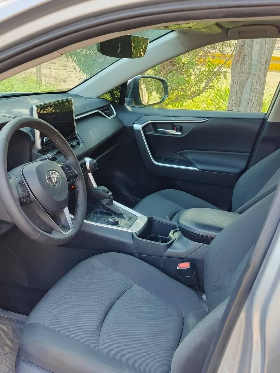 السلام عليكم 
للبيع تويوتا Rav4 هايبرد موديل 2024 رقم بغداد ماشية 34 مواصفات فول xle توقف ذاتي رادار نقطة عمياء تحديد مسار اشاير بالمري وضعيات قيادة فتحة سقف كشنات تدفئة مقود تدفئة حادث موضح بالسونار فقط بارد بالجاملغ عكس السائق السعر 250 للأستفسار الاتصال ***********
