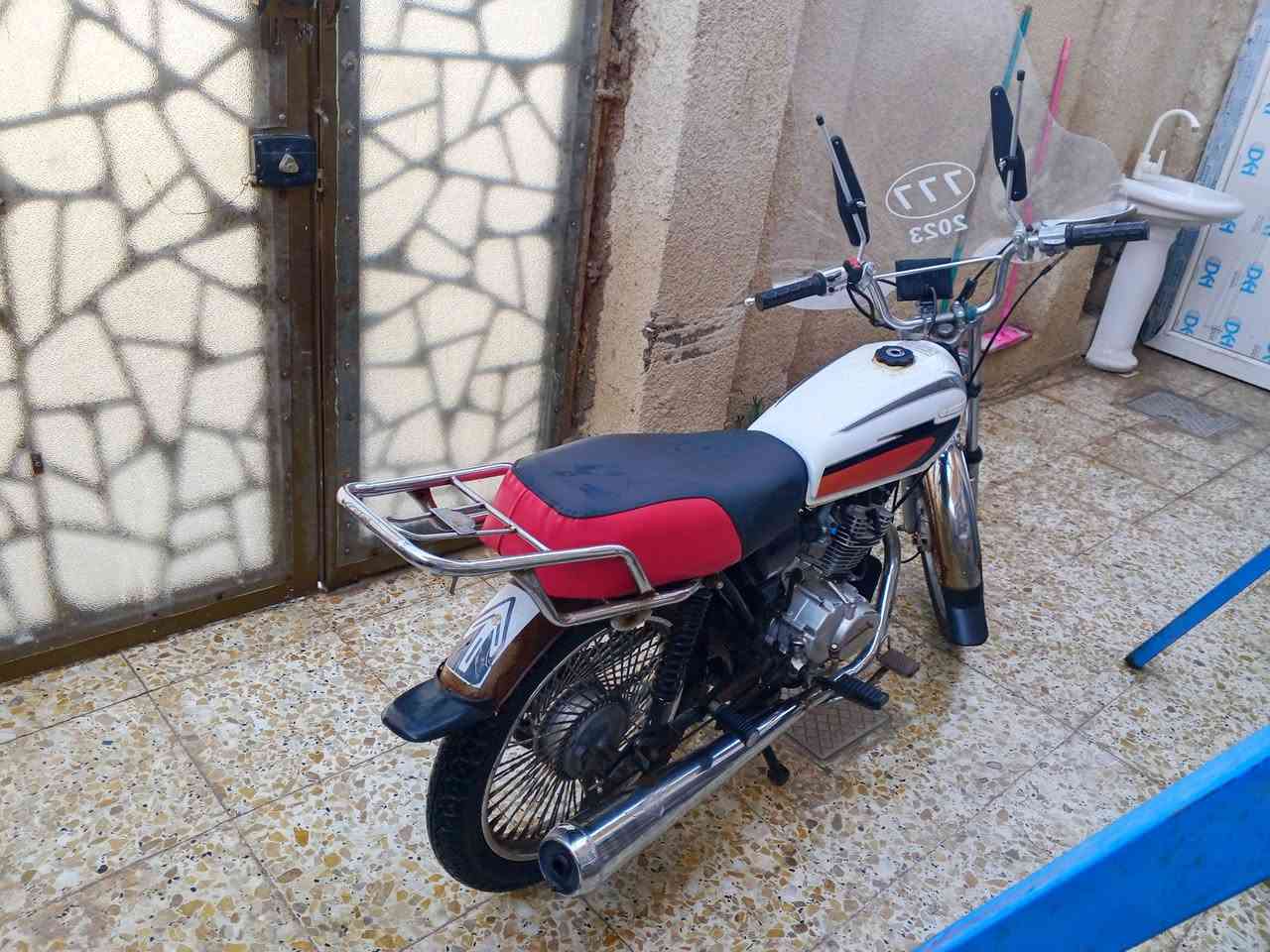 دراجه ناريه للبيع نوع تايكر موديل 21 اوراق موجوده نظيفه وجاهزه السعر *********** حله  شارع 80 السعر 550 وبيه مجال
