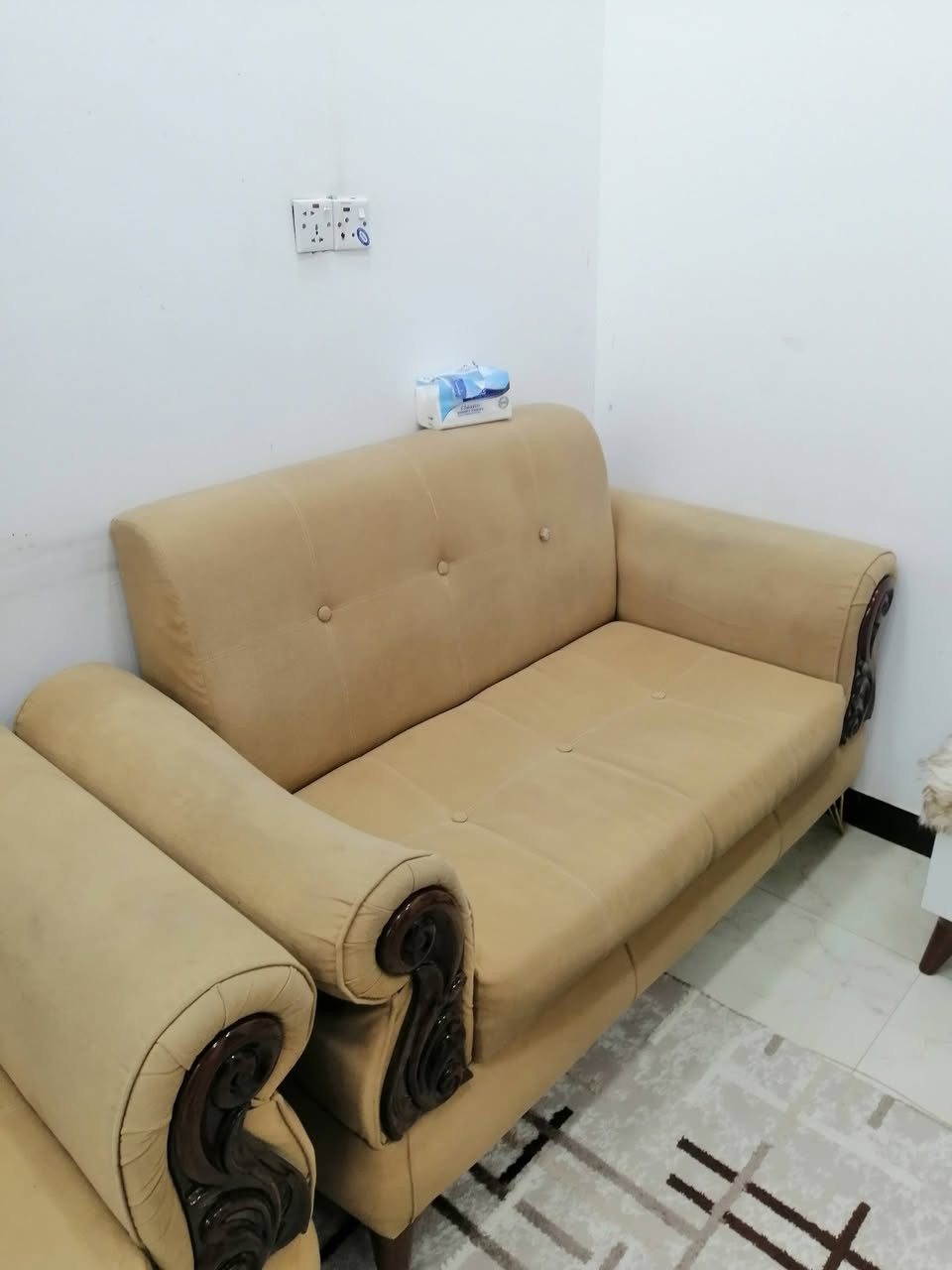 السلام عليكم
تخم قنفات للبيع كامل نظافه ٠/٨٠ فقط حرق صفير مثل ما مبين بالصوره
2كراسي مفرد
2قنفات كبار
1قنفه صغيره
السعر ٢٠٠ الف
للتواصل ***********
