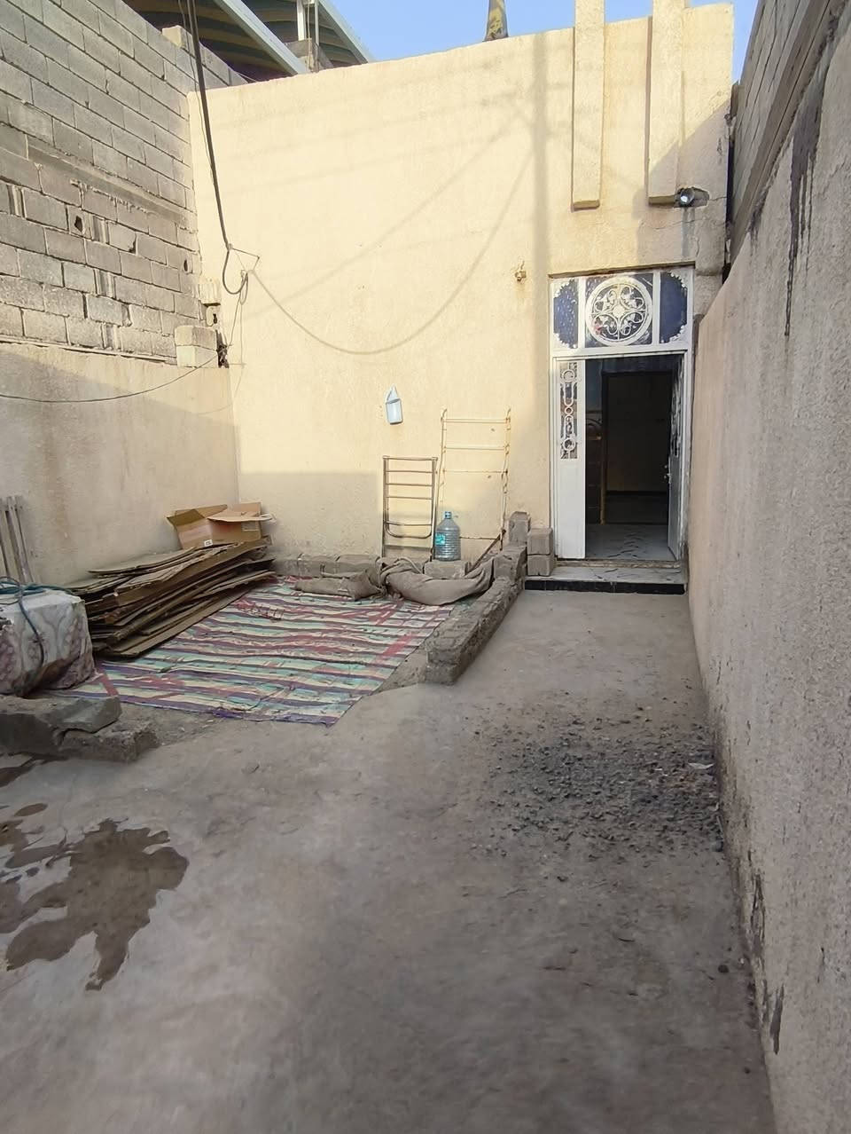 السلام عليكم . بيت للبيع مساحة 100م
ابو الخصيب دورة ام زباله  ع شارع تبلط
قريب ع شارع السايدين يبعد عن الشارع السايدين 60 م 
البيت يحتوي ع صالة ومطبخ وغرفة وصحيات داخلي وخارجي مع ساحة خارجيه 
البيت طابو زراعي سند 25 
رقم الهاتف *********** بي واتساب
