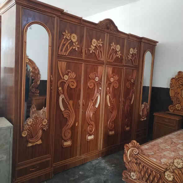 سلام عليكم توجد غرفه نوم مستعمله للبيع صاج عراقي درجة أولى *********** واتساب السعر مليون وربع بيه مجال الغرفة جديده فول نضافه
