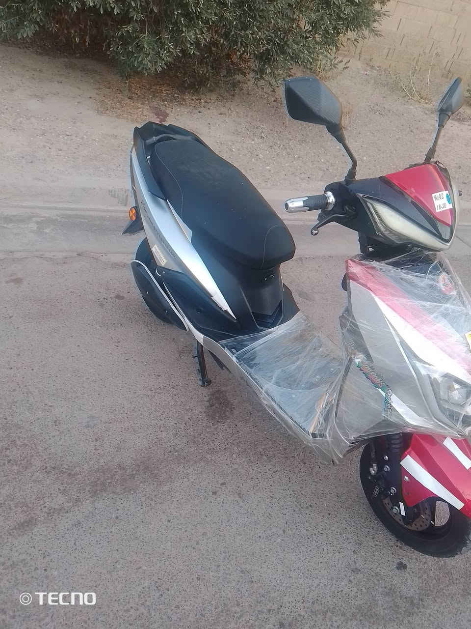 السلام عليكم دراجة شحن للبيع 
النوعيه سكنس 
الموديل 26 
6 بطاريات الاكبار جدد قبل سبوعين شادهن ونلي 
نضام بارك 
نضام Rرجوع للخلف 
مثبت سرعه 
لايت عالي وناصي 
اشاير يمنه ويسرى 
دبل اشارة 
هورن 
3 سرعات السرعة 70 حقيقي 
جوزة تفصل الناريه 
قفل استيرن 
تشغيل عن بعد 
انذار ضد السرقة 
سويج + بصمه 
التاير الخلفي امبدل جديد جبلي والتاير الامامي جديد 
مكاني بغداد البلديات 
السعر 450 و بيها مجال بسيط
الرقم الاستفسار ***********
