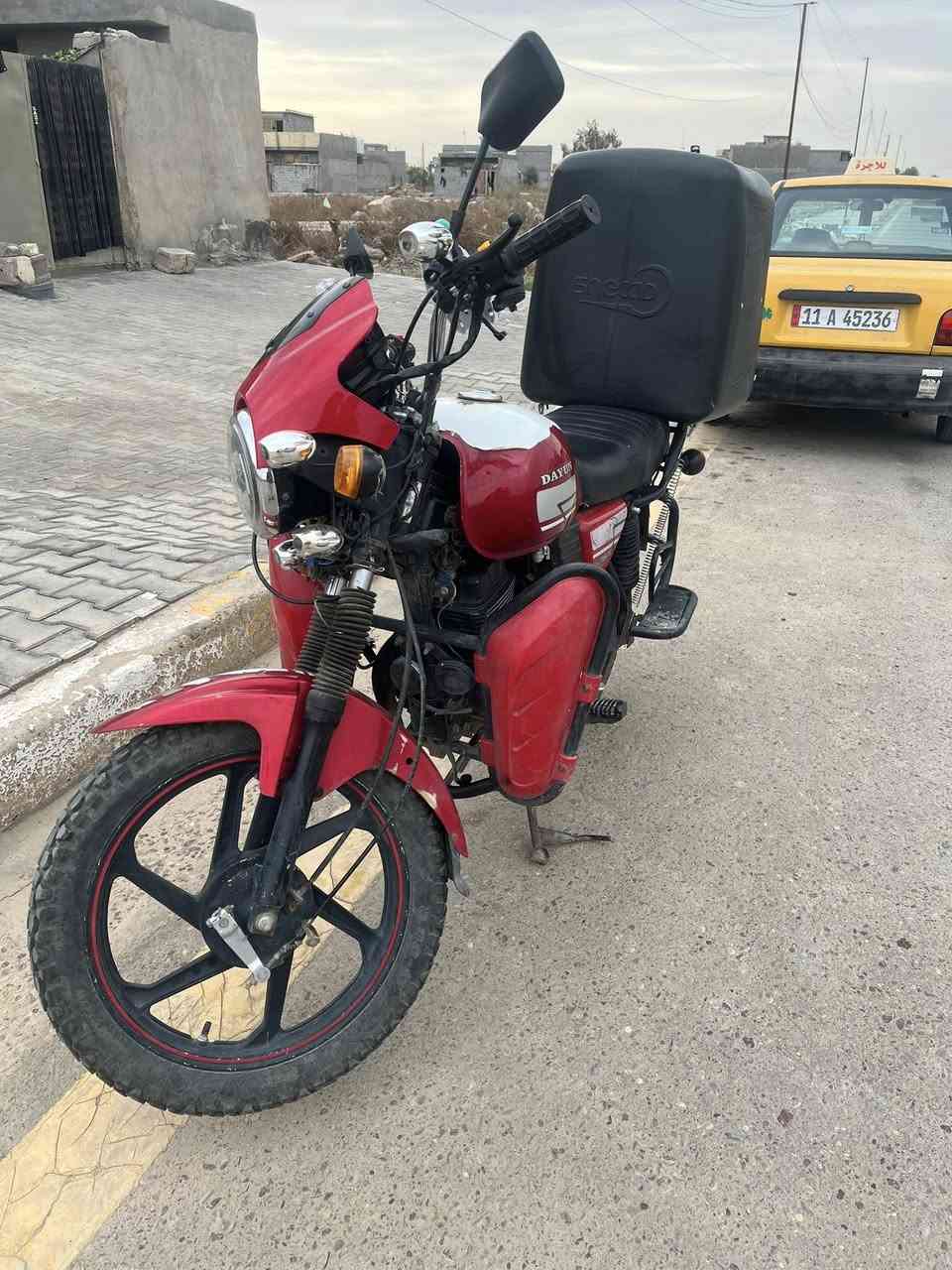 كلها شغاله كهربائيات محرك كير دشبول بيها زنون مرتبه الدراجه إلى آخر حبايه
دايون موديل 21 
أوراق كامله أصوليه 
سعر 1100 مليون ومئه الف مكان بغداد 
ملاحضه الدراجه بدون صندوك 

‭+964 787 988 8151‬
***********
