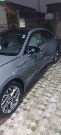 سوناتا 20 للبيع وارد امريكي حادثها باب جاملغ خلف السائق بنوراما بصمه ت...