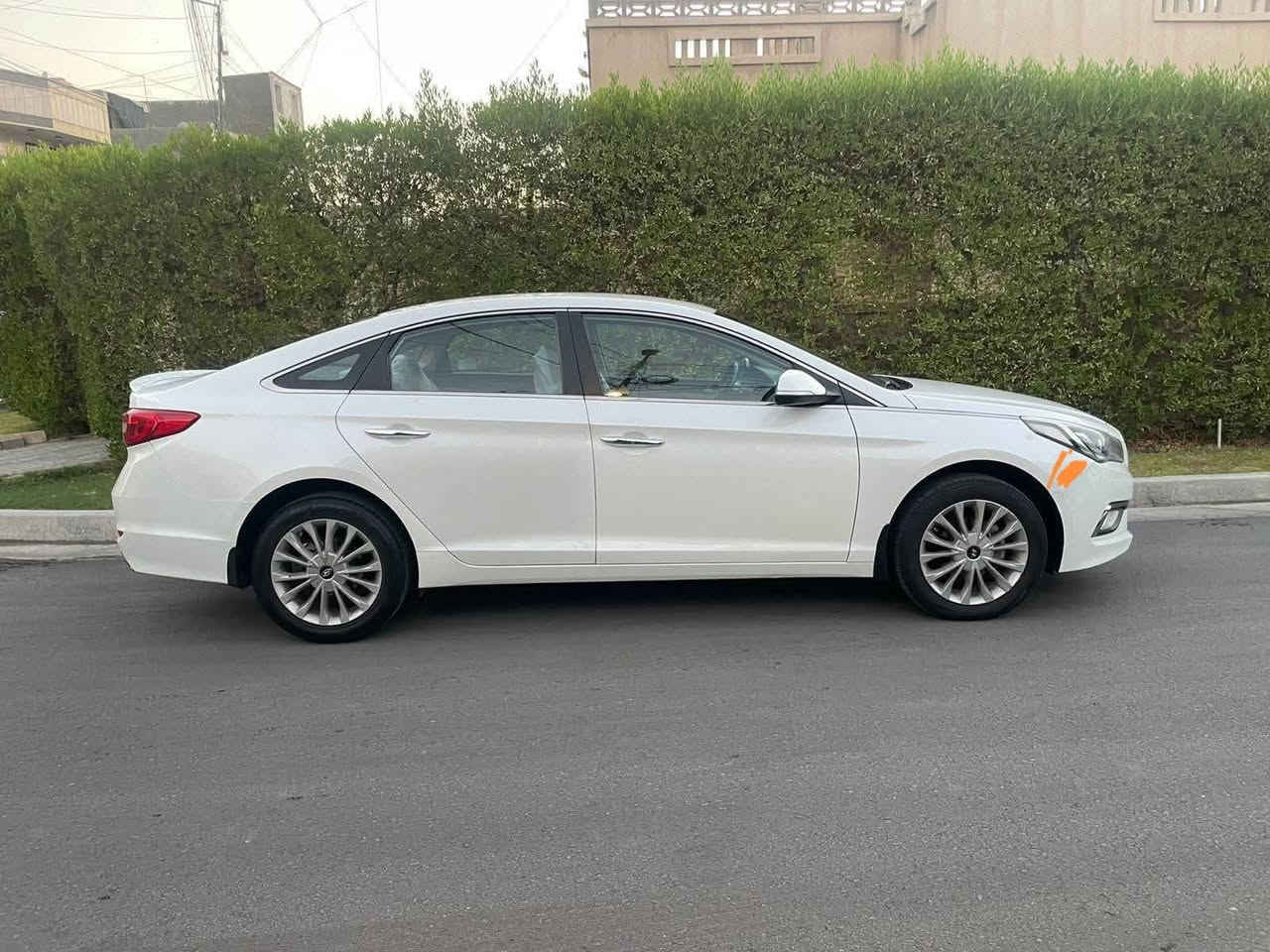 السلام عليكم ورحمه الله
سوناتا للبيع موديل 2017 خليجي رقم اربيل الدولي 
بيها مكان بارد كد شبر بلجاملغ الامامي جهه العبري  
وبيها شخط شبرين بين الباب والجاملغ الورة جهة السائق مسحوب كارت 
 إستخدام شخصي 
ماشية 131  جديده السياره كير محرك حداديه كهربائيات تخم تاير لوك قبل اقل الشهر شادة مواصفات ماعدا الفتحه تريد تحويل تريد وكاله  تفاصيل اكثر
مكان السيارة النجف الاشرف
 الاتصال على الارقام 
***********
